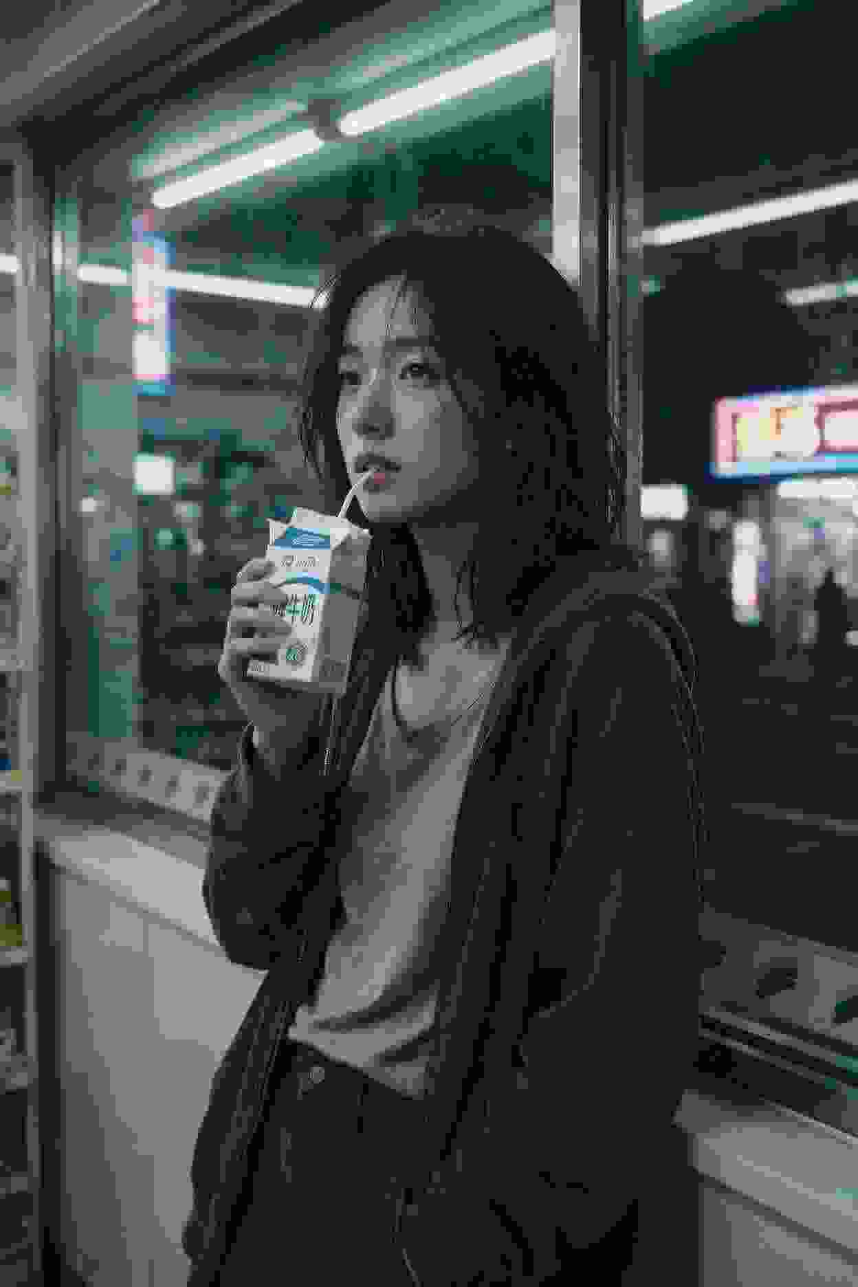 夜半导诊台的电话 封面